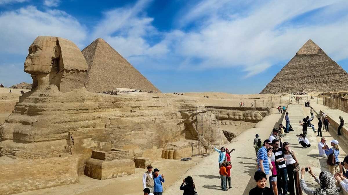  Giza Pyramids
