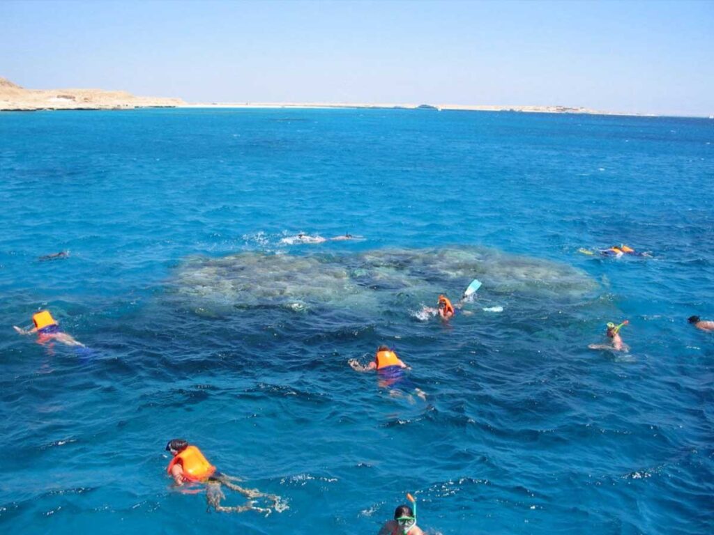 is it safe to snorkel in hurghada